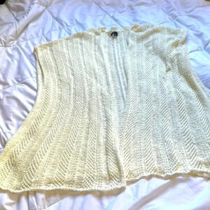 American Eagle off white sleeveless cardigan size medium